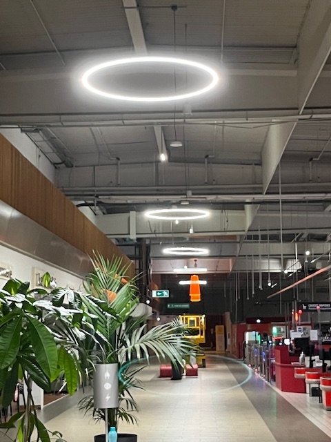 luminaire Led dans une galerie commerciale 